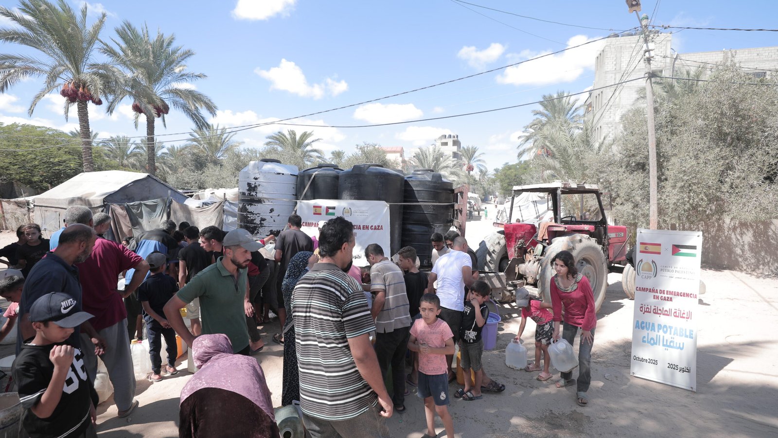 Distribución de agua en Gaza